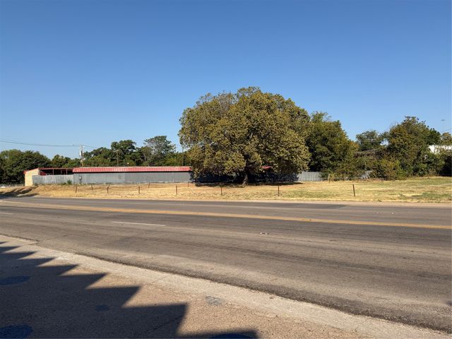 935 E Clarendon Drive, Dallas, TX 75203