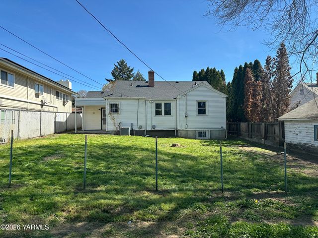 806 S 25th Ave, Yakima, WA 98902