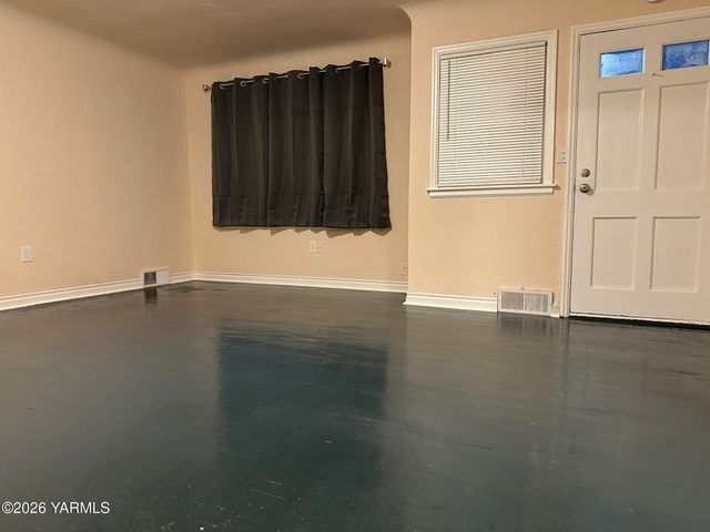 806 S 25th Ave, Yakima, WA 98902