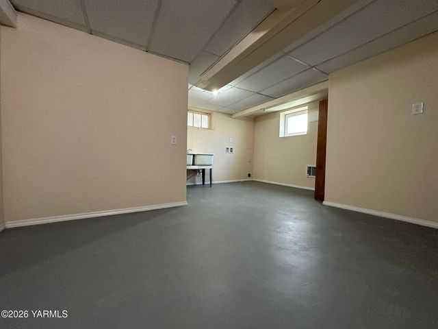 806 S 25th Ave, Yakima, WA 98902