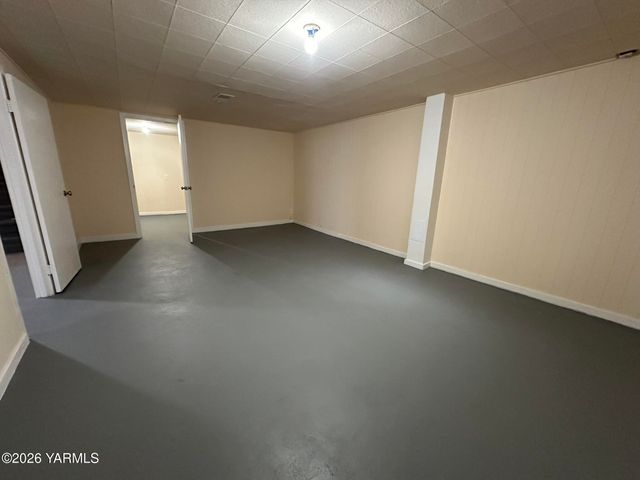 806 S 25th Ave, Yakima, WA 98902