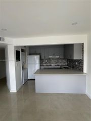 1820 W 53rd St 201, Hialeah, FL 33012