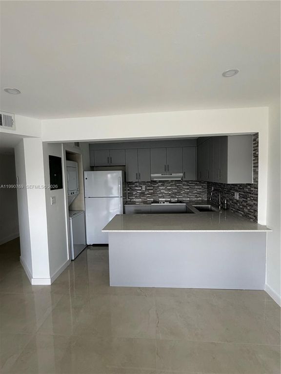 1820 W 53rd St 201, Hialeah, FL 33012