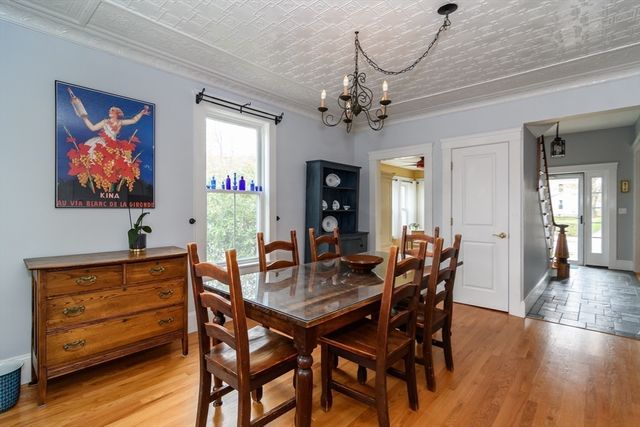 89 Pond St, Natick, MA 01760