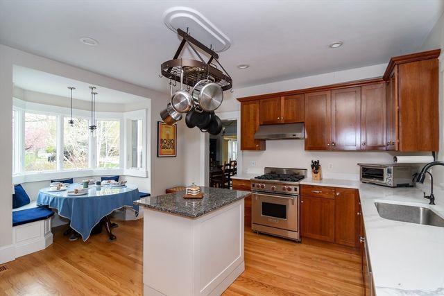 89 Pond St, Natick, MA 01760