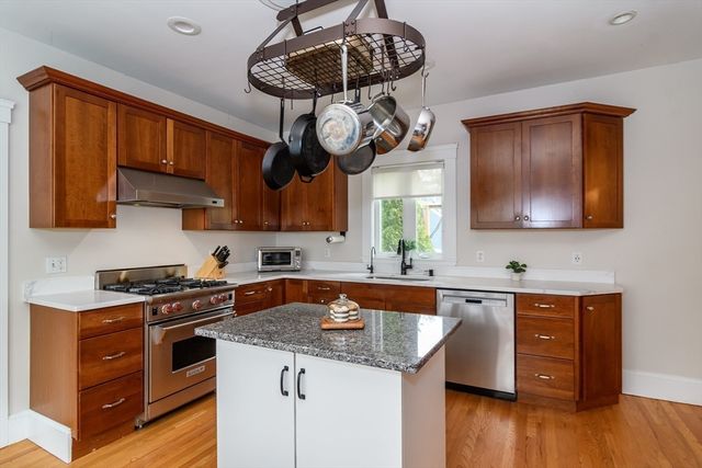 89 Pond St, Natick, MA 01760