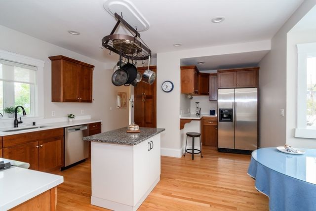 89 Pond St, Natick, MA 01760