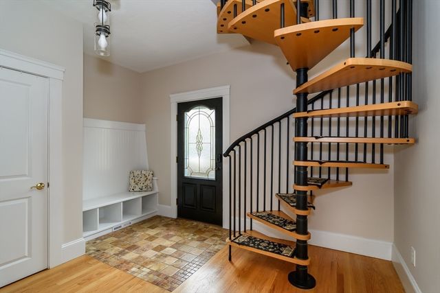 89 Pond St, Natick, MA 01760