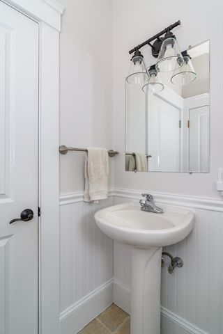 89 Pond St, Natick, MA 01760