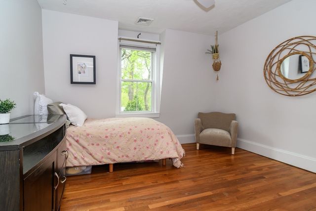 89 Pond St, Natick, MA 01760