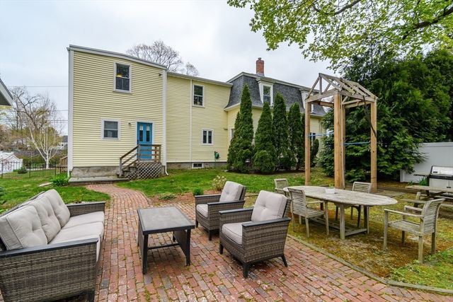 89 Pond St, Natick, MA 01760