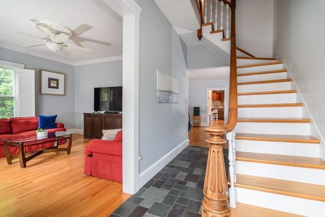89 Pond St, Natick, MA 01760
