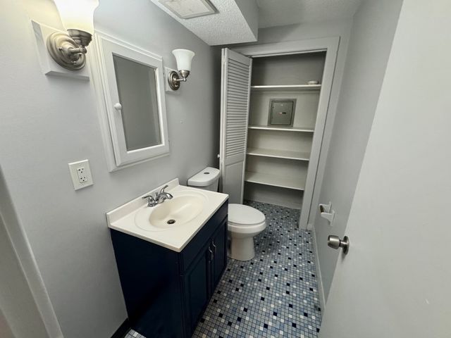 65 Mccormick Ter 4, Stoughton, MA 02072
