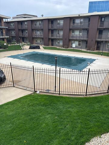 9608 W Higgins Road 2c, Rosemont, IL 60018