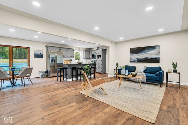 6825 S Ford Road, Zionsville, IN 46077