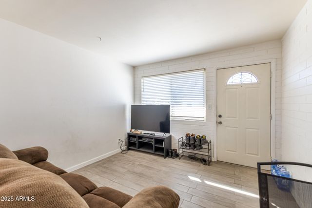 430 REIZEN Drive, Morristown, AZ 85342