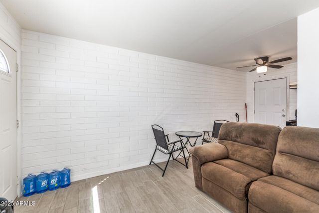 430 REIZEN Drive, Morristown, AZ 85342