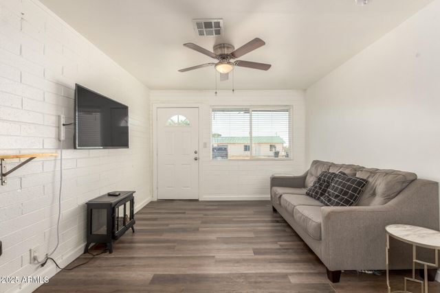 430 REIZEN Drive, Morristown, AZ 85342