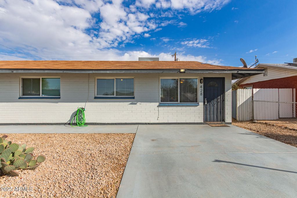 430 REIZEN Drive, Morristown, AZ 85342