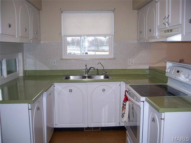 3145 Leisurewood Court A, Florissant, MO 63033