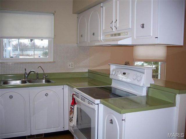 3145 Leisurewood Court A, Florissant, MO 63033