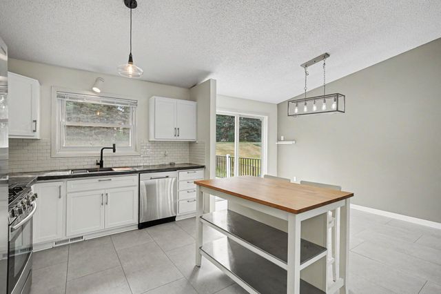 939 Savannah Road, Eagan, MN 55123