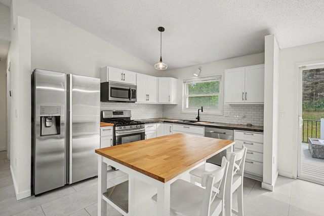939 Savannah Road, Eagan, MN 55123