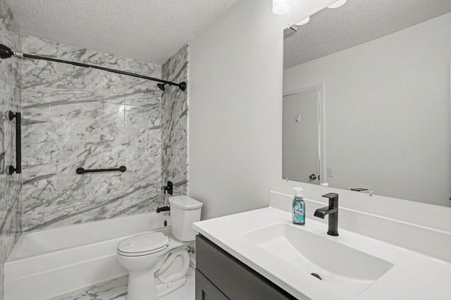 939 Savannah Road, Eagan, MN 55123