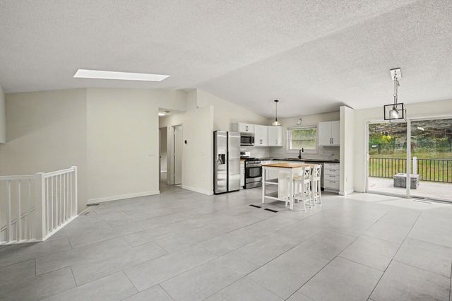 939 Savannah Road, Eagan, MN 55123