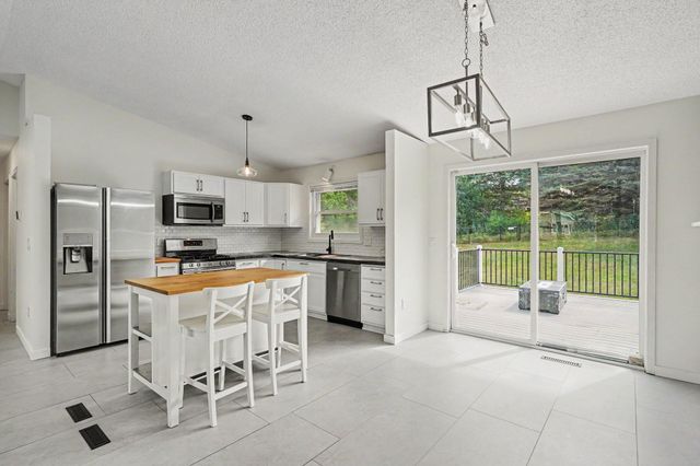 939 Savannah Road, Eagan, MN 55123