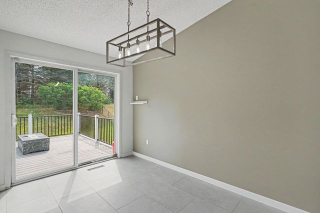 939 Savannah Road, Eagan, MN 55123