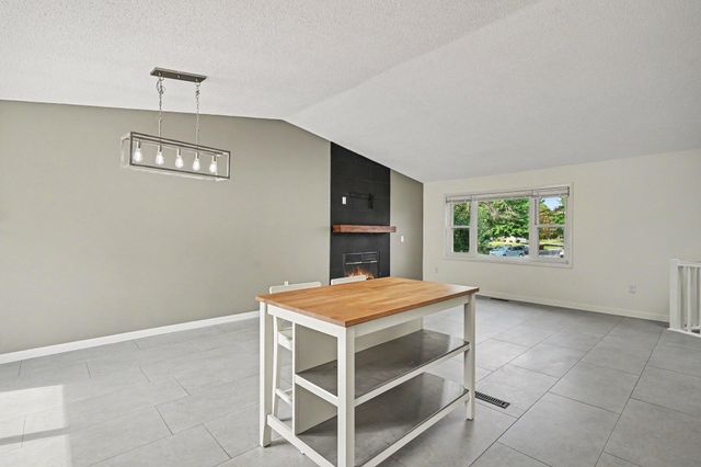 939 Savannah Road, Eagan, MN 55123