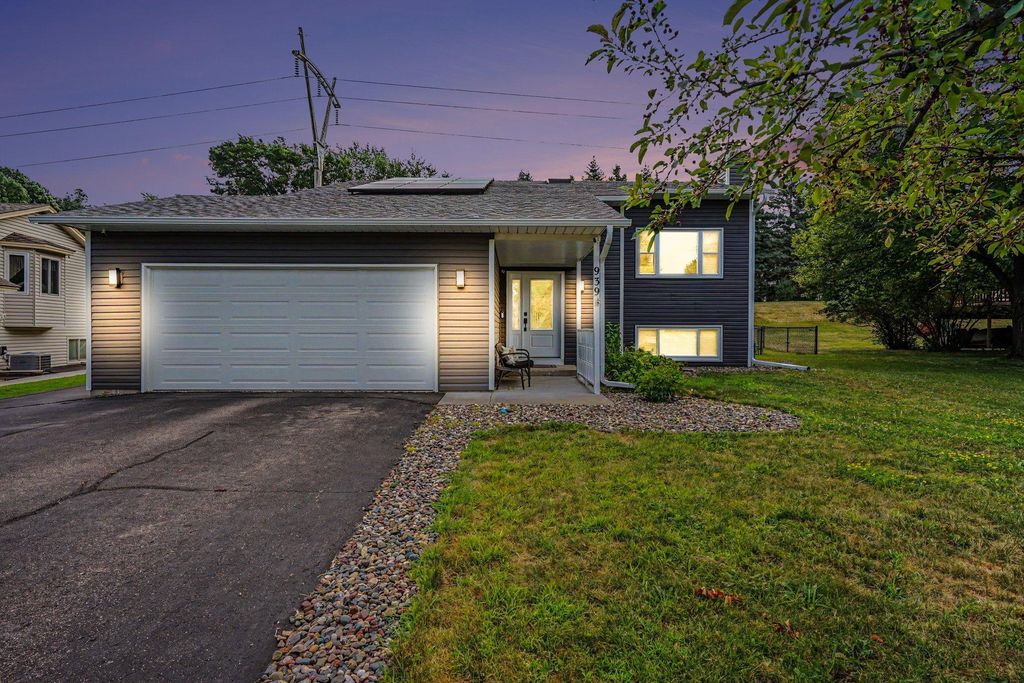 939 Savannah Road, Eagan, MN 55123