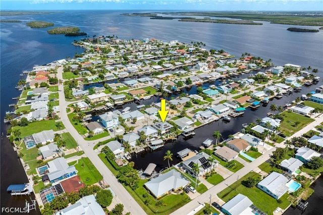 2761 Geary ST, Matlacha, FL 33993