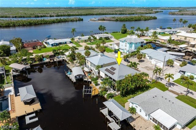 2761 Geary ST, Matlacha, FL 33993