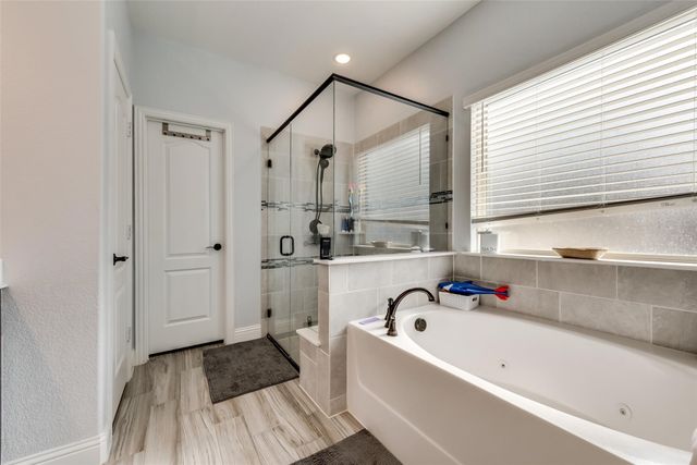 213 Roscoe Drive, Fate, TX 75087