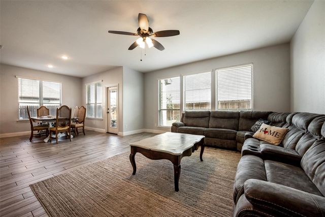 213 Roscoe Drive, Fate, TX 75087