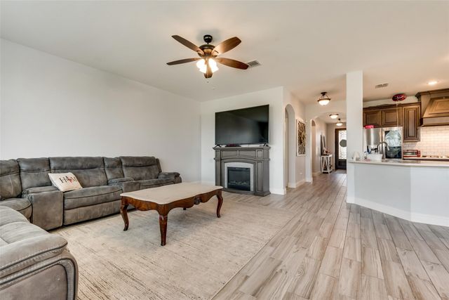 213 Roscoe Drive, Fate, TX 75087
