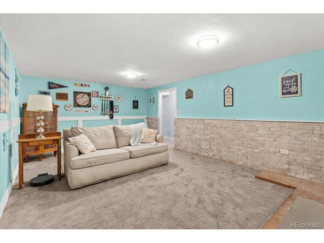 921 S Taft St, Lakewood, CO 80228