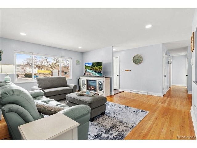 921 S Taft St, Lakewood, CO 80228