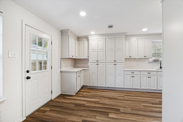 2222 Oak Shores Drive, Kingwood, TX 77339