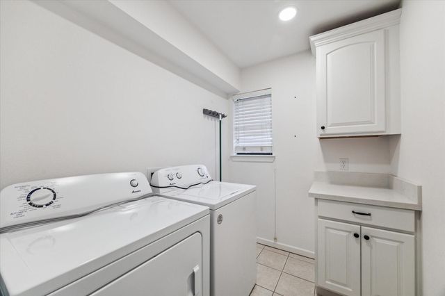 2222 Oak Shores Drive, Kingwood, TX 77339