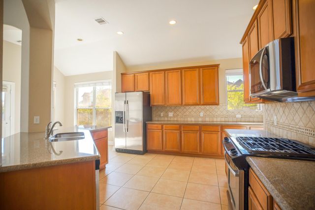 2 Hadlock Place, Spring, TX 77389