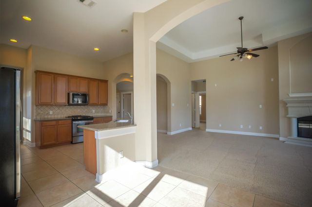 2 Hadlock Place, Spring, TX 77389