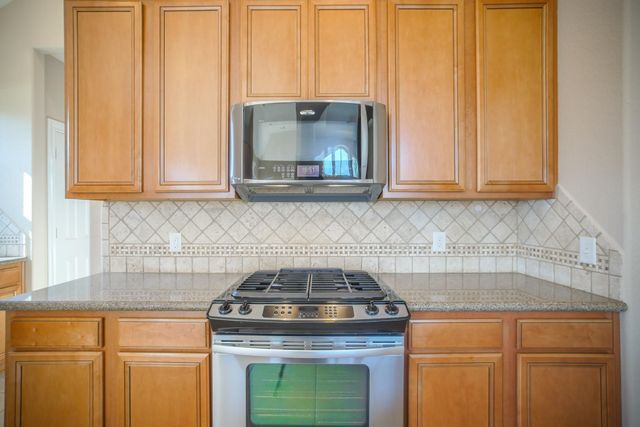 2 Hadlock Place, Spring, TX 77389