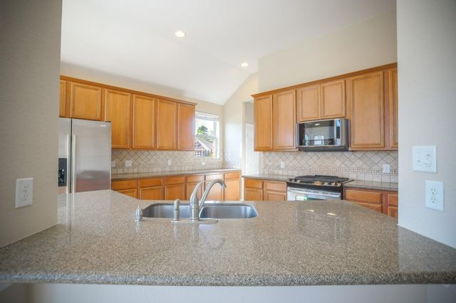 2 Hadlock Place, Spring, TX 77389