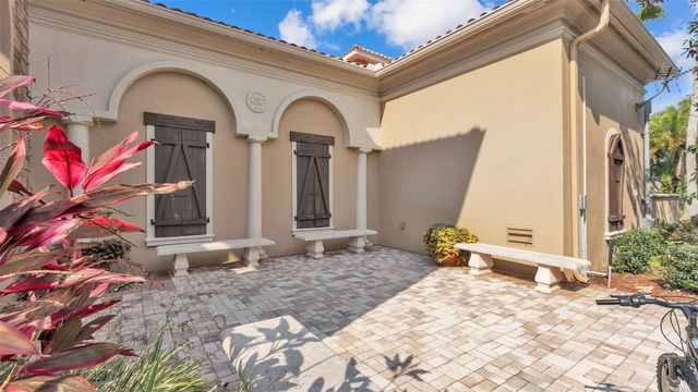 1950 VIA LAGO DRIVE, Lakeland, FL 33810