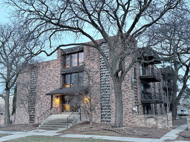 17745 Rosewood Drive 2A, Lansing, IL 60438