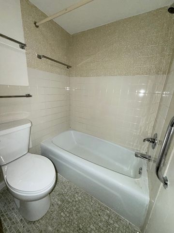 17745 Rosewood Drive 2A, Lansing, IL 60438