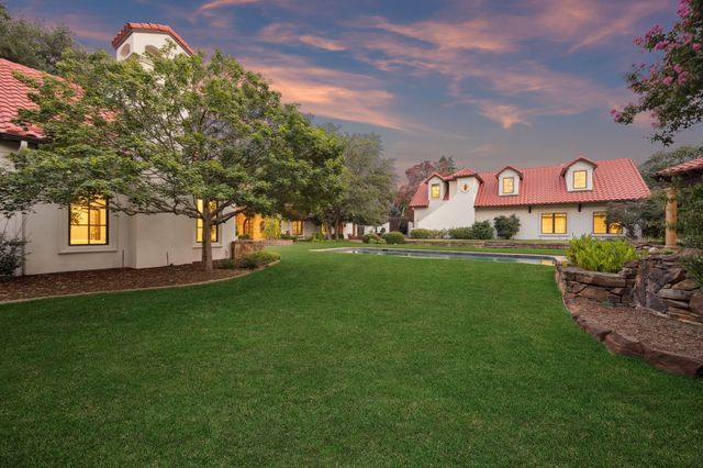 1900 Shady Oaks Drive, Southlake, TX 76092